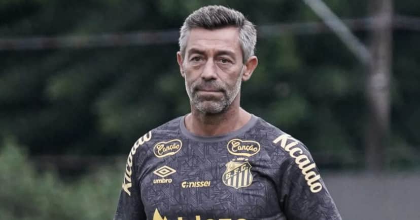 Pedro Caixinha autoriza expulsão no Santos (Foto: Raul Barreta) Pedro Caixinha autoriza expulsão no Santos (Foto: Raul Barreta)