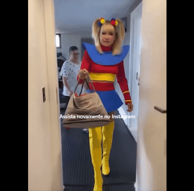 Xuxa vestida de Xuquinha - (Foto: Instagram) Xuxa vestida de Xuquinha - (Foto: Instagram)