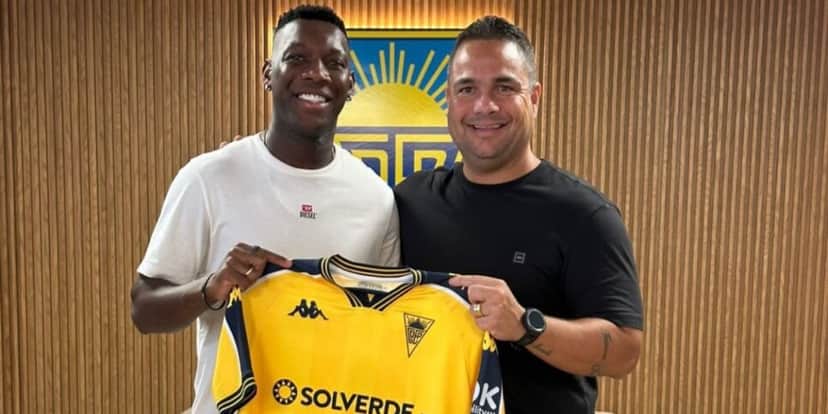 Patrick de Paula assinou com o Estoril (Reprodução: Divulgação) Patrick de Paula assinou com o Estoril (Reprodução: Divulgação)
