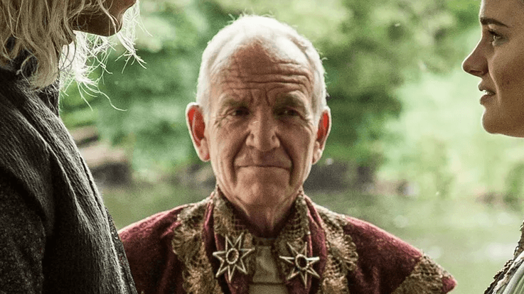 Grande ator Tom Chadbon, e cena (Foto: Reprodução / HBO MAX) 