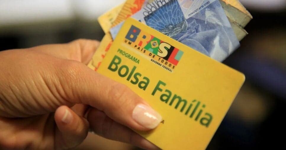 Bolsa Família libera 3 extras e +10 presentões para salvar lista de CPFs - (Montagem / TV FOCO) Bolsa Família libera 3 extras e +10 presentões para salvar lista de CPFs - (Montagem / TV FOCO)