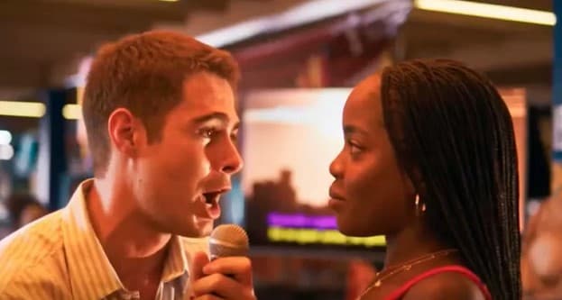 Davi (Rafa Vitti) e Leo (Clara Moneke) em Dona de Mim (Foto: Reprodução / Globo)
Davi (Rafa Vitti) e Leo (Clara Moneke) em Dona de Mim (Foto: Reprodução / Globo)