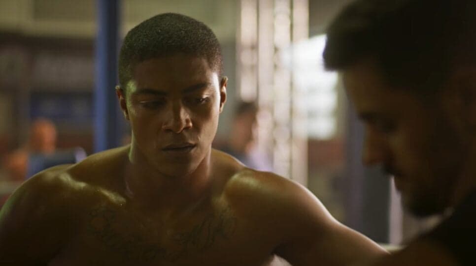 Marlon no olho do furacão: Leva Jussara à emergência e acaba derrubado em pancadaria (Foto: Reprodução/ TV Globo) Marlon no olho do furacão: Leva Jussara à emergência e acaba derrubado em pancadaria (Foto: Reprodução/ TV Globo)