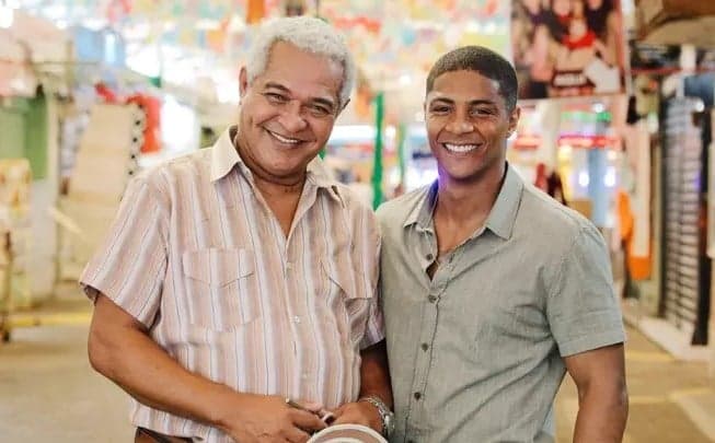 Luisão (Adélio Lima) e Marlon (Humberto Morais) em Dona de Mim (Foto: Reprodução / Globo)
