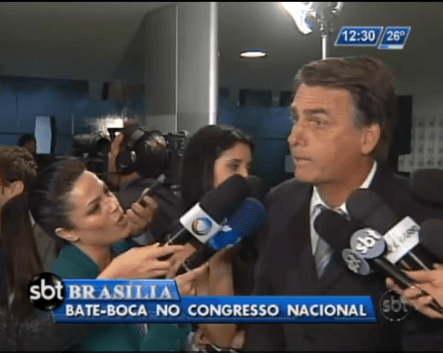 Jair Bolsonaro chama repórter da RedeTV! de idiota Jair Bolsonaro chama repórter da RedeTV! de idiota