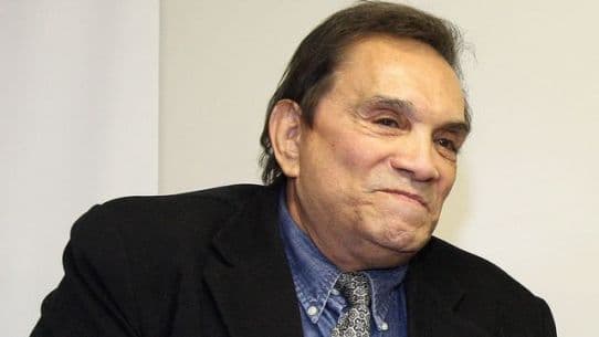 Dedé Santana, após passar mal aos 85 anos e ser socorrido às pressas, tem pior confirmado: "Cirurgia"