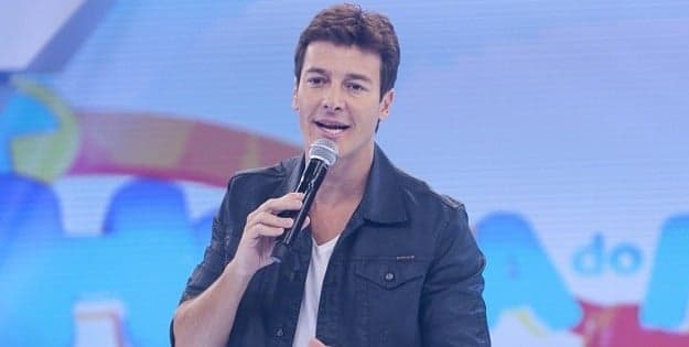 "Hora do Faro" derrota SBT e registra alta audiência; confira os consolidados deste domingo (11/01/15)