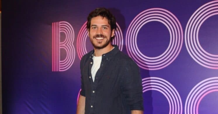 Marco Pigossi foca na carreira e diz que não está preparado para um relacionamento
