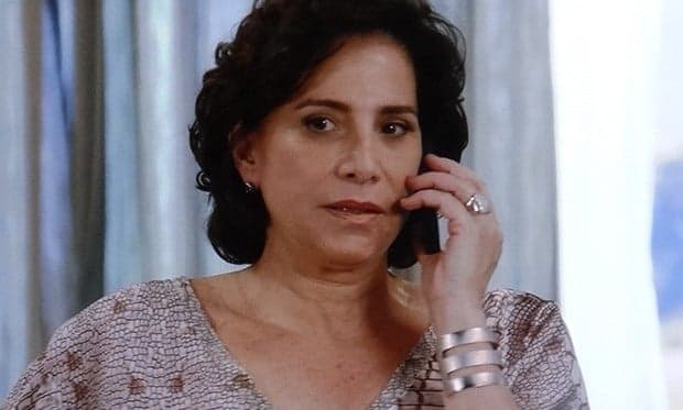 "Alto Astral": Revoltada com desprezo do passado, Adriana quer destruir hospital Bittencourt
