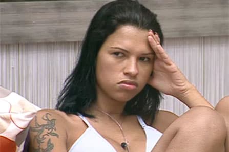 Ariadna é bloqueada pela autora Gloria Perez no Twitter e faz desabafo