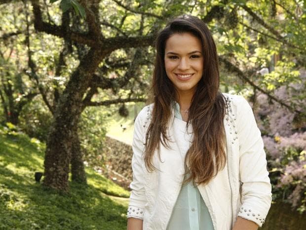 Para atuar em novela, Bruna Marquezine faz aula de arte marcial