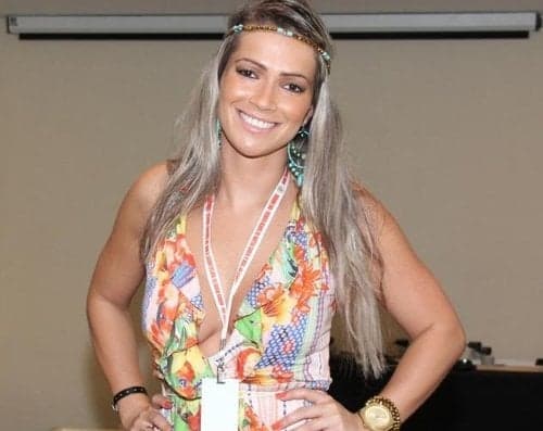 Após ser demitida da RedeTV!, Fani Pacheco se prepara para vestibular de Medicina