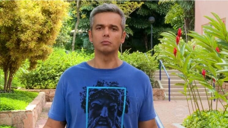 Otaviano Costa brinca com substituição no “Vídeo Show”