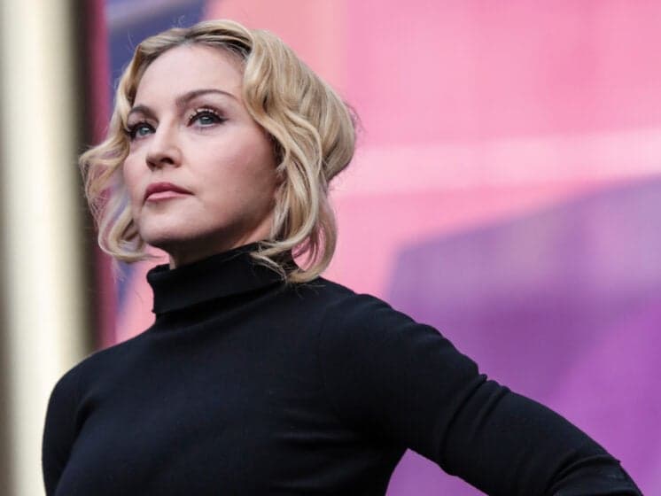 Pela primeira vez, Madonna fala sobre beijo em Drake em entrevista
