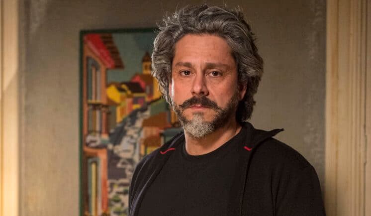 Com novo visual, Alexandre Nero almoça com autor e diretora de nova novela