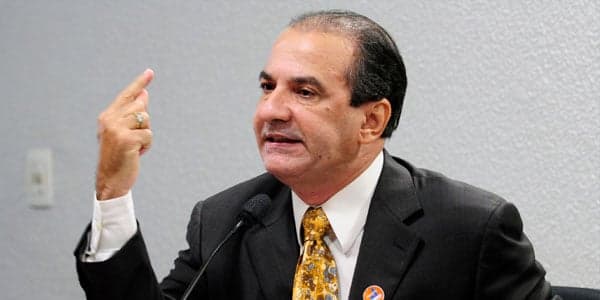 Pastor Silas Malafaia detona a Record por exibir comédia gay: "Que vergonha Edir Macedo!"