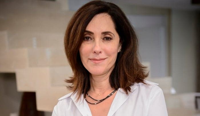 De novo? Christiane Torloni dá chilique em avião e causa tensão