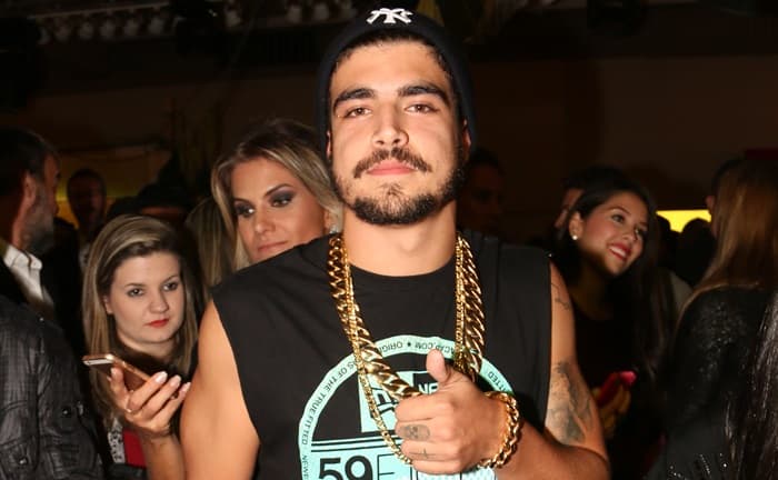 "Não tenho obrigação de falar nada que não seja sobre meu trabalho", diz Caio Castro