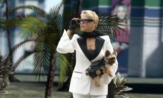 Record prevê demitir 400 para pagar custos do programa da Xuxa