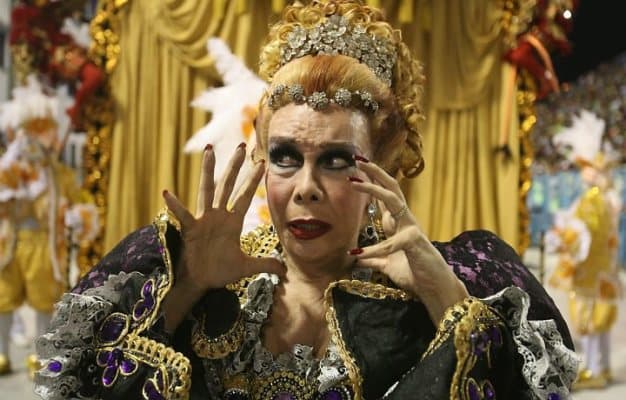 Após polêmica, travesti entra em "Babilônia" e critica transex 'crucificada'