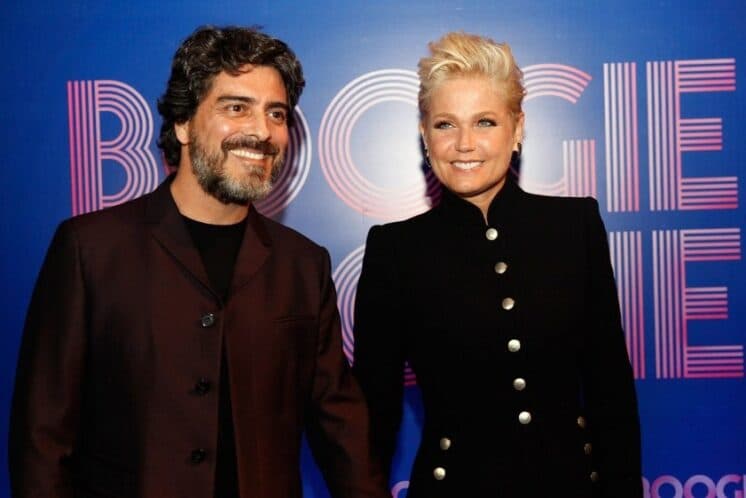Namorado de Xuxa começa a gravar novela da Record; Confira a foto!
