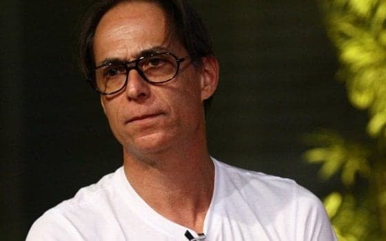Pedro Cardoso morde e assopra a Globo: "Tem liberdade, mas não é esse paraíso"