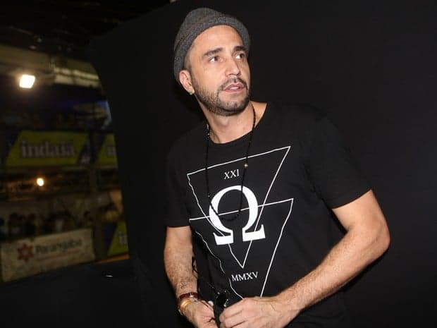 Latino evita falar sobre fim do casamento com Rayanne Morais