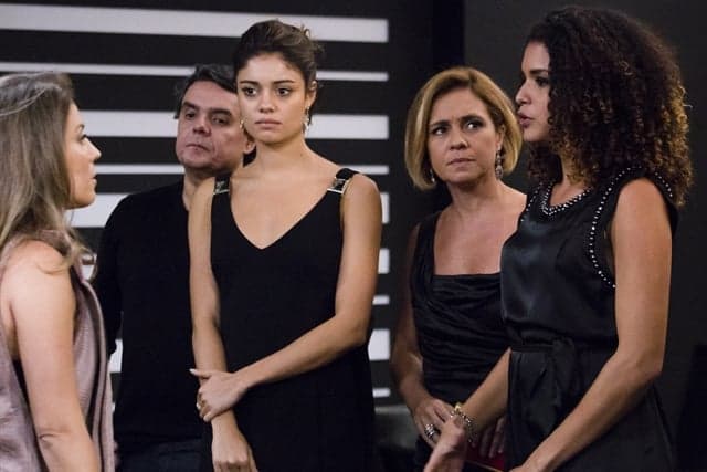 http://tvfoco.uai.com.br/wp-content/uploads/2015/05/Daniela-Mercury.jpg