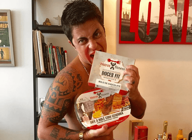 Pela primeira vez, Thammy Miranda tira foto sem camisa após cirurgia
