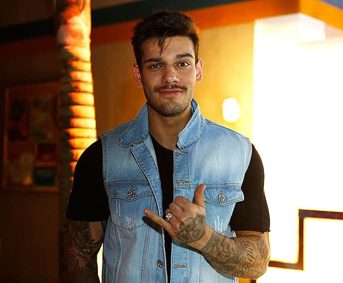 Lucas Lucco confessa que ainda toma remédios contra a depressão