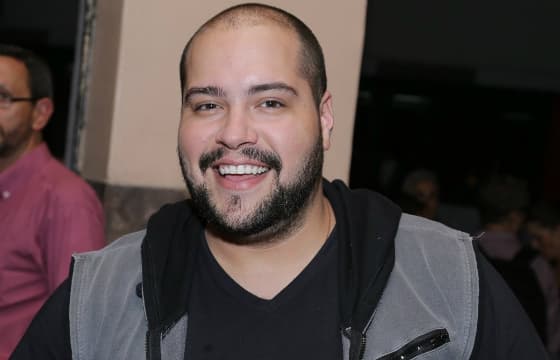 Tiago Abravanel assina com o SBT e apresentará reality show gastronômico; saiba detalhes