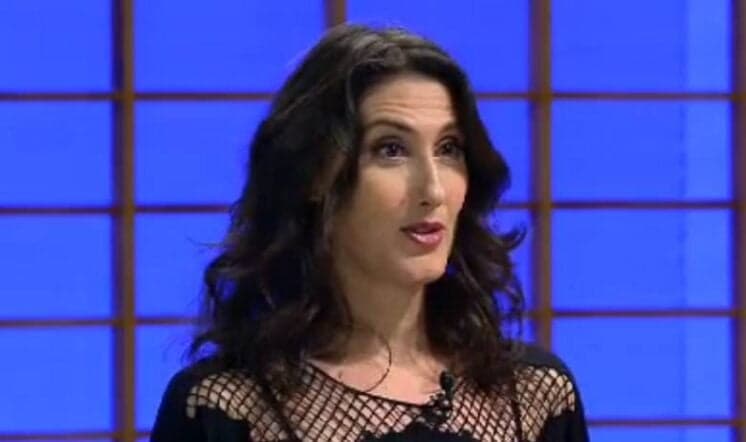 Em foto rara, Paola Carosella posta foto romântica ao lado do namorado