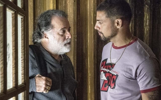 Zé Maria é desmascarado por Juliano em "A Regra do Jogo", e autor adianta futuro do lutador