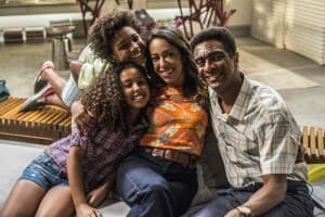 Dorinha (Samantha Schmütz) e Zé Pedro (Hélio de La Peña) com os filhos João (Leonardo Lima Carvalho) e Maria (Juliana Louise) (Foto: Globo/Renato Rocha Miranda) Dorinha (Samantha Schmütz) e Zé Pedro (Hélio de La Peña) com os filhos João (Leonardo Lima Carvalho) e Maria (Juliana Louise) (Foto: Globo/Renato Rocha Miranda)