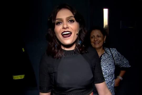 Monica Iozzi invade bastidores do ‘Programa do Jô’