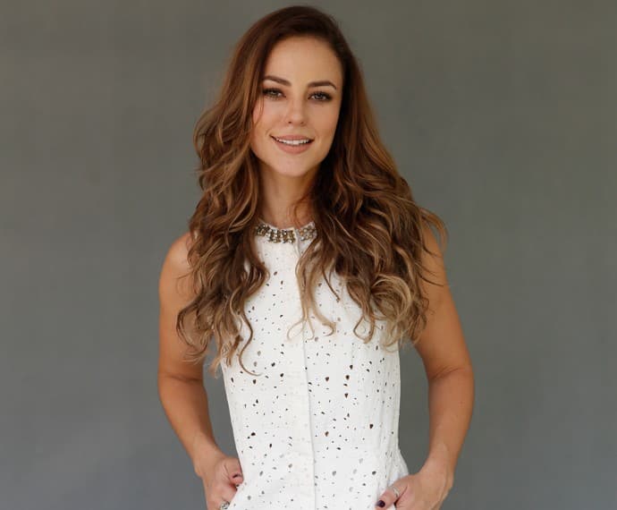 "Ela veio frágil", diz Paolla Oliveira sobre nova fase de sua personagem em "Além do Tempo"