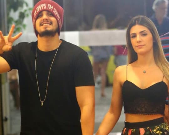 Luan Santana fala sobre namorada, Jade Magalhães: "Uma bonequinha"