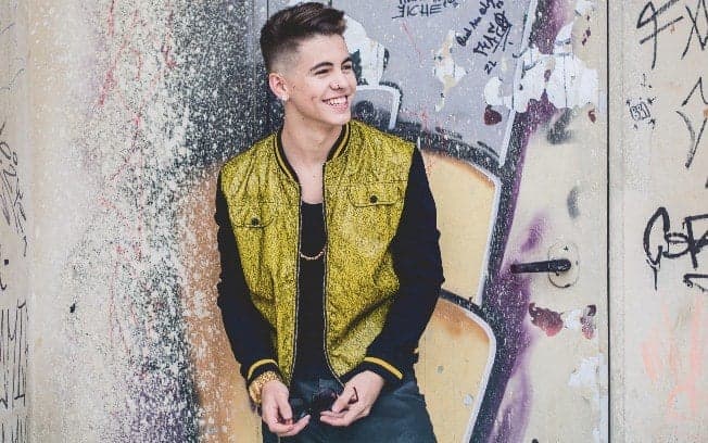 Após postar foto com afilhada, seguidora alfineta Biel: "Cuidado pra não quebrar ela no meio"
