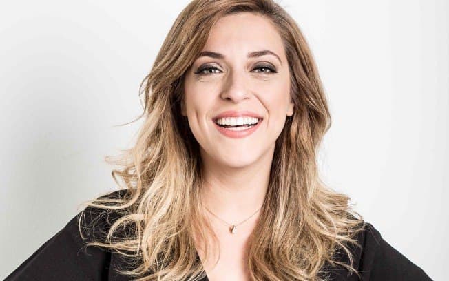 Ex-gordinha, Júlia Rabello diz ter vergonha de usar roupas de periguete em "Rock Story"