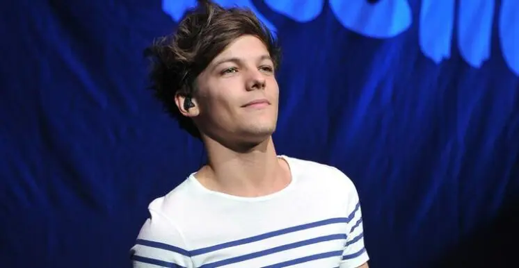 Louis Tomlinson, integrante da boyband One Direction, é papai pela primeira vez