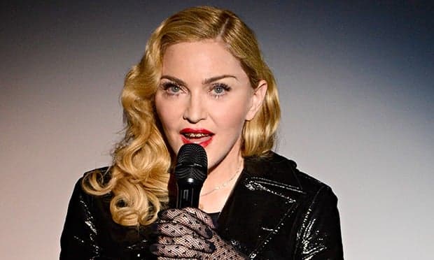 Madonna é flagrada com look de Nazaré Tedesco e conquista internet