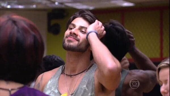 "BBB16": Renan revela ser "marimber", fã de Inês Brasil