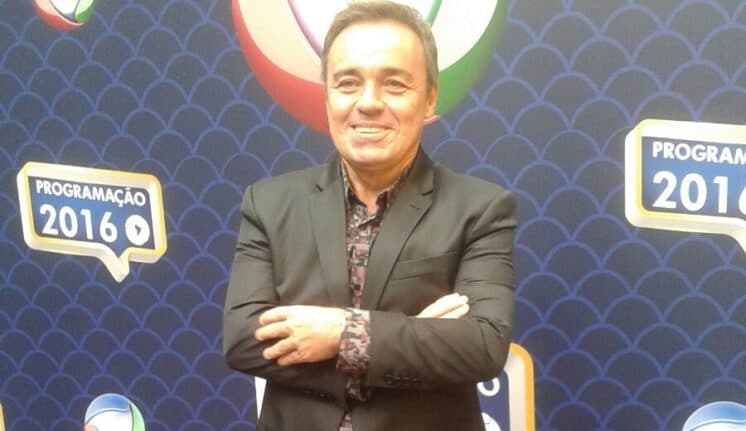 Gugu fala sobre contrato com a Record e Ratinho insinua que apresentador já tomou decisão