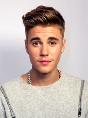 Justin Bieber faz foto sem camisa e fã pede: 'Multiplica'