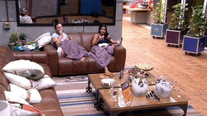 "BBB 16": Cacau e Munik acompanham final do "The Voice Kids"
