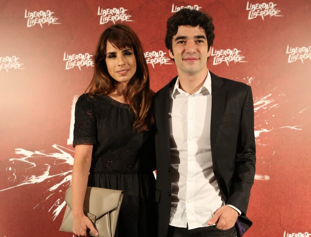 Maria Ribeiro e Caio Blat são flagrados juntos em cinema após separação