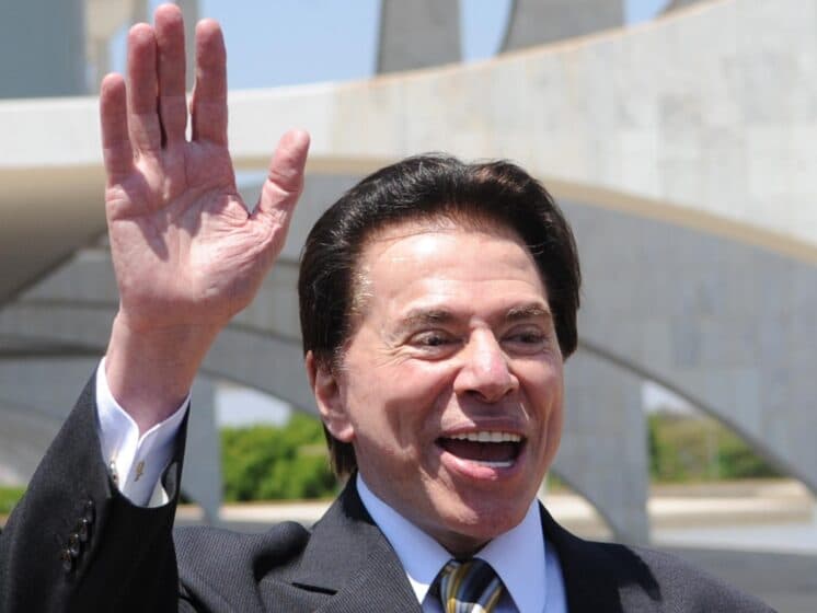 Silvio Santos desbanca direção e volta a interferir diretamente nas decisões do SBT