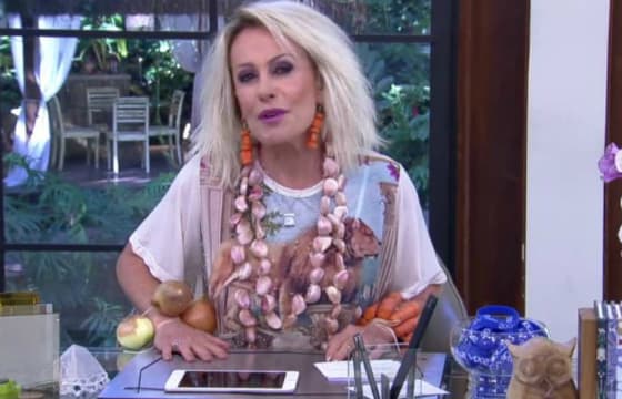 Ana Maria Braga usa colar de alho e pulseira de cebola na TV e vira piada