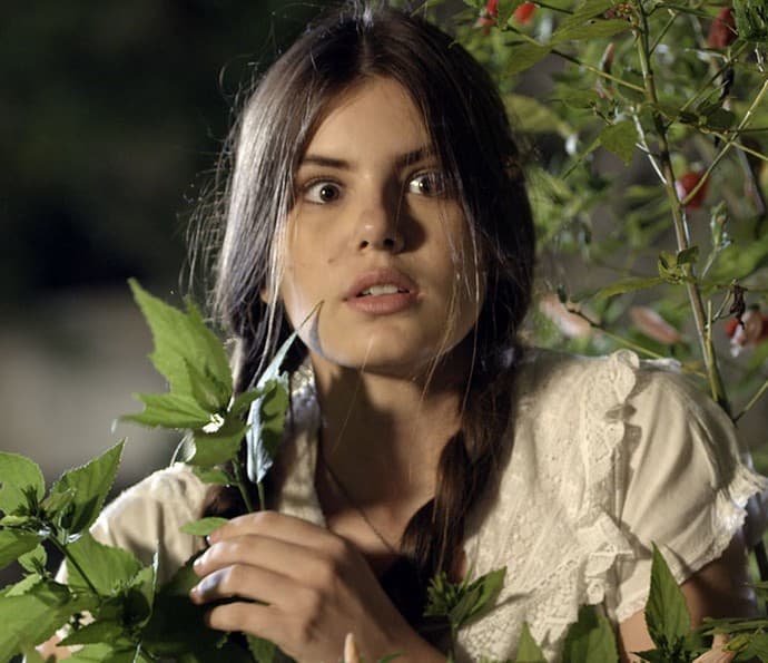 "Dói deixar a Mafalda", diz Camila Queiroz sobre personagem em "Êta Mundo Bom!"