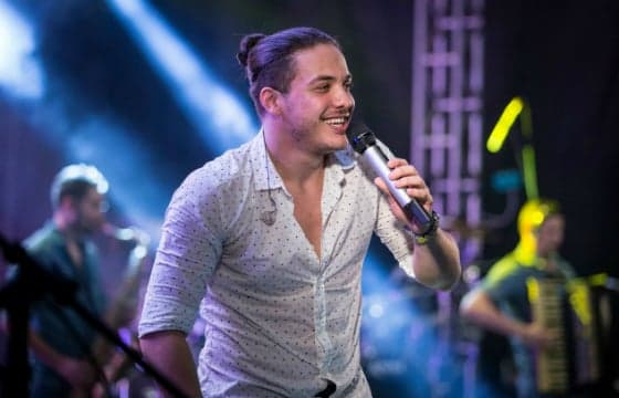 Desafiado por Xuxa, Wesley Safadão aceita cortar cabelo; saiba mais